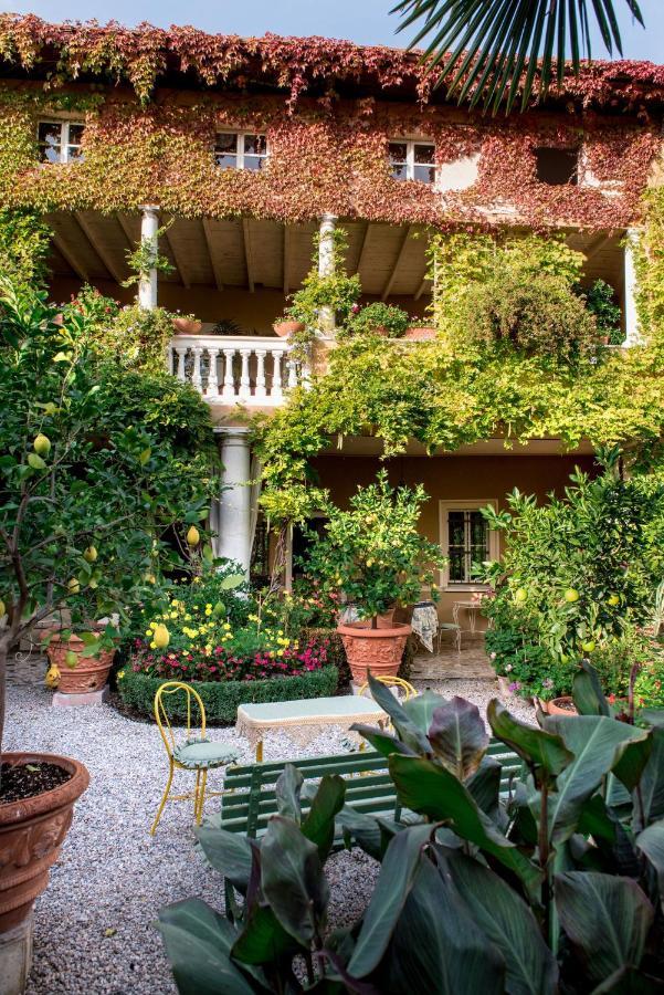 B&B Alla Mezza Luna Lonato Eksteriør bilde